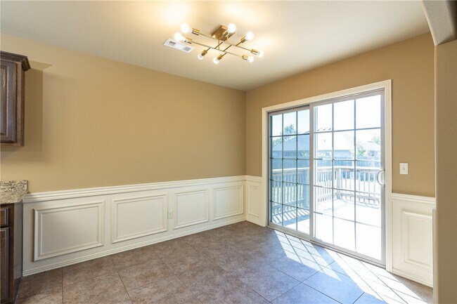 Building Photo - 515 Liem Cir