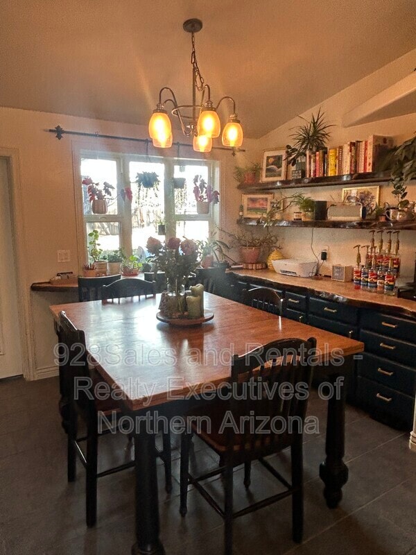 Building Photo - 81 Seneca Dr