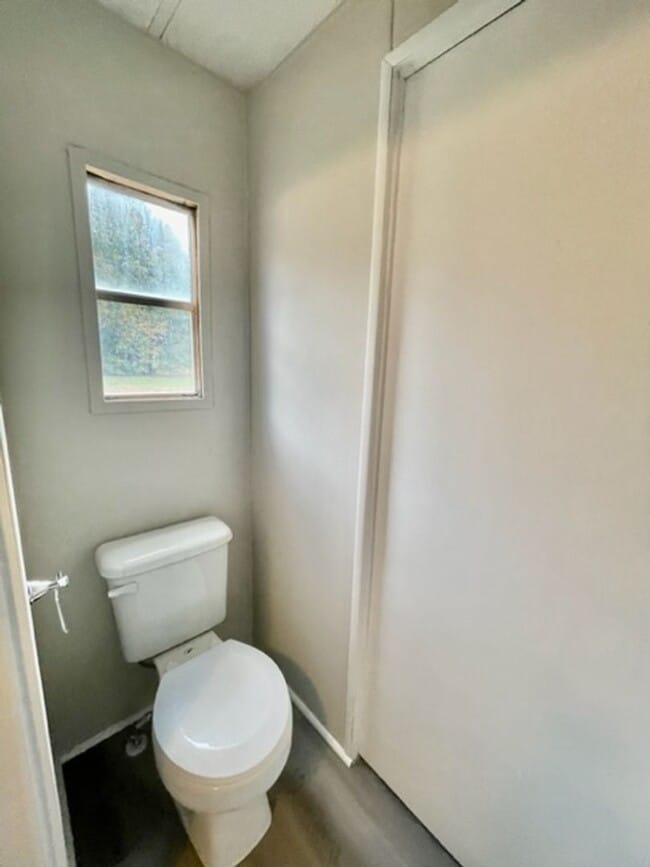 Building Photo - Must see this adorable 3 bedroom 1.5 bath Moble Home located it Dallas