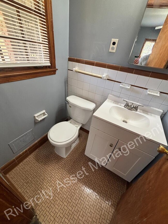 Building Photo - Charming 3-Bedroom Home with Fenced Yard & Original Hardwood Floors – Frayser, Section 8 Welcomed!