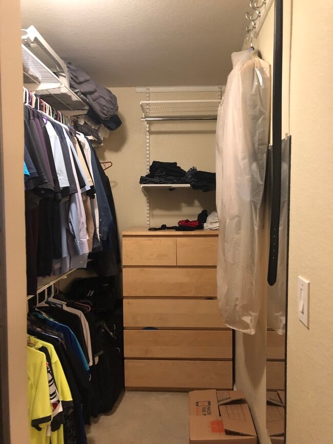 Building Photo - 120 Reflections Dr