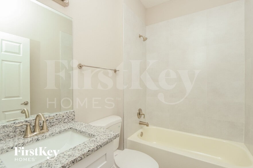 Building Photo - 664 Weaver Rd SW