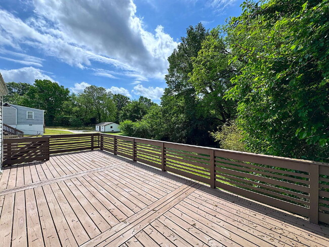 Building Photo - Stylish Updated Home Just Minutes from Dow...