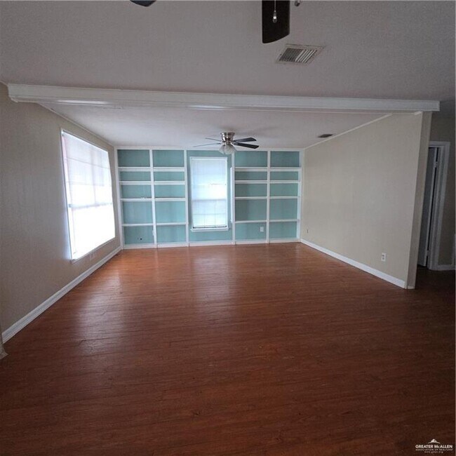 Building Photo - 26 Lago Vista Dr