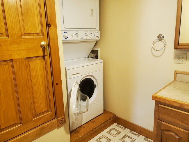 Building Photo - 9 Roberts Rd