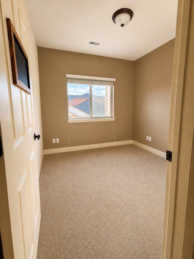 Building Photo - 6800 N Spurwing Loop