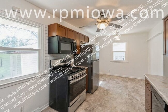 Building Photo - 1806 Larnard Dr