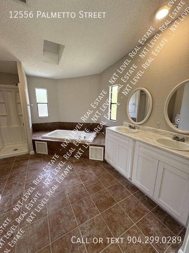 Building Photo - 12556 Palmetto St