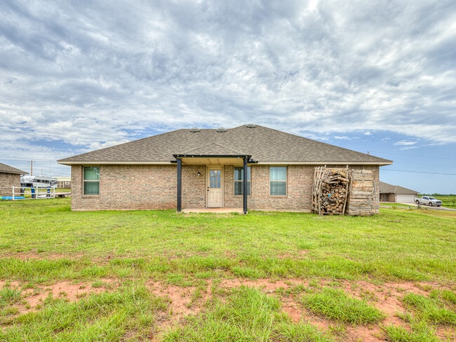 Building Photo - 2202 Buchanan Dr