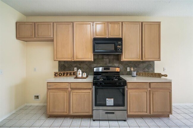 Building Photo - 11011 Hunting Path Ct