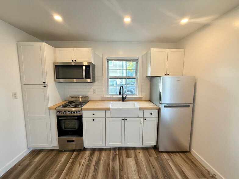 Primary Photo - 6 A Marlyn Dr