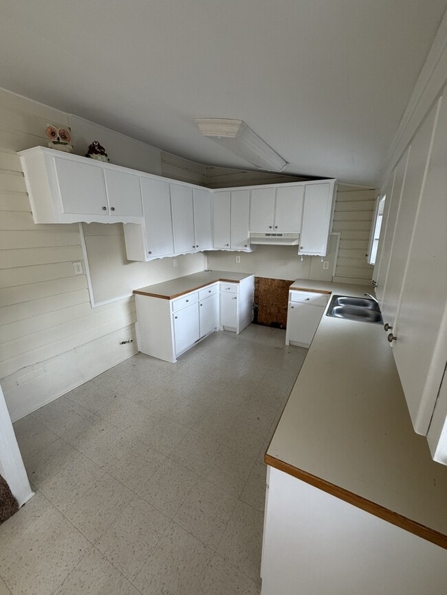 Building Photo - 5292 Red Hill Church Rd