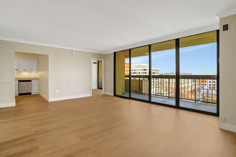 Building Photo - 400 Madison St