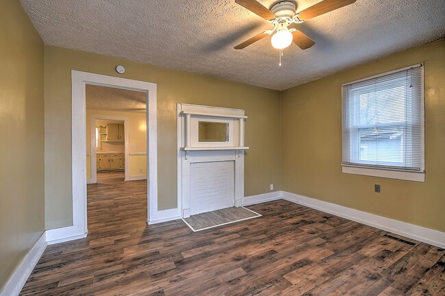 Building Photo - 1017 Fairview Ave