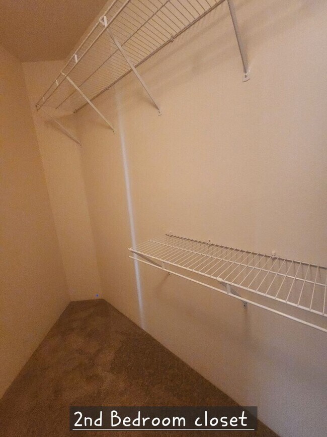 Building Photo - 4 bedroom 2.5 bath far NE Heights