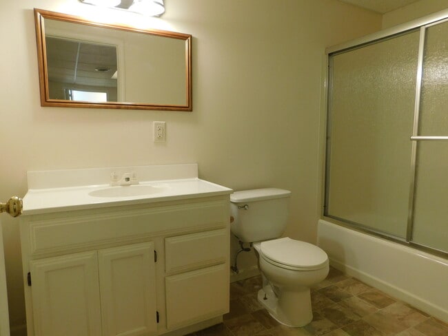 Building Photo - 490 Liberty Pointe Dr
