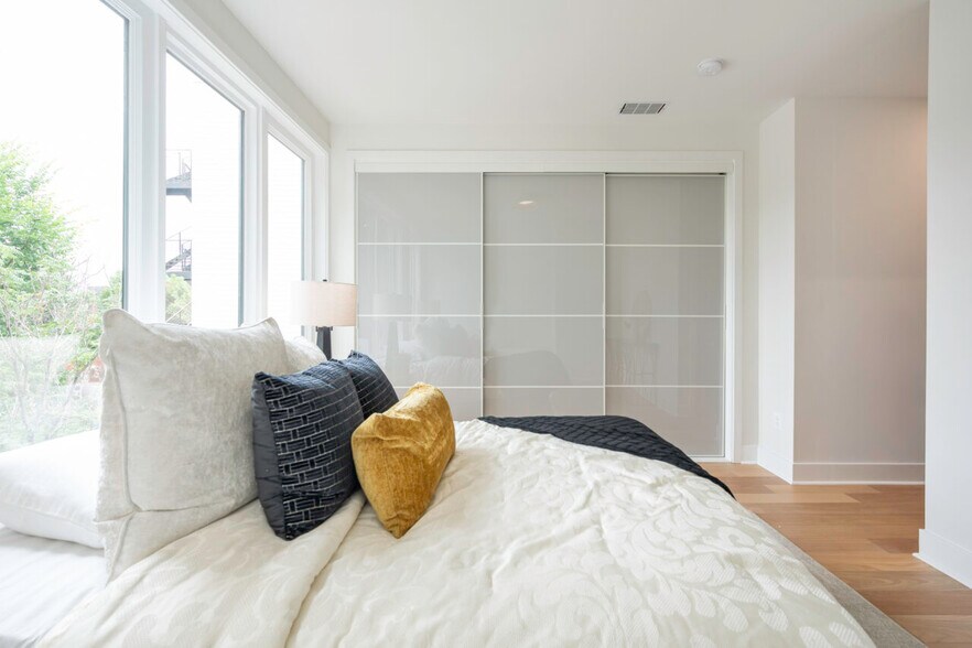 Building Photo - 771 18th St NE