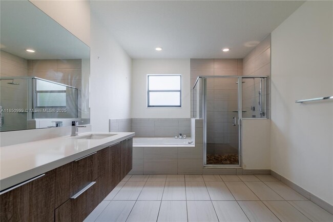 Building Photo - 10590 NW 78th Terrace
