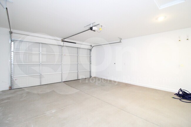 Building Photo - 3303 S Piedra Cir
