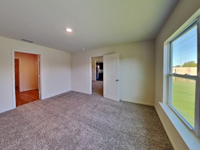 Building Photo - 112 Banjo Trl