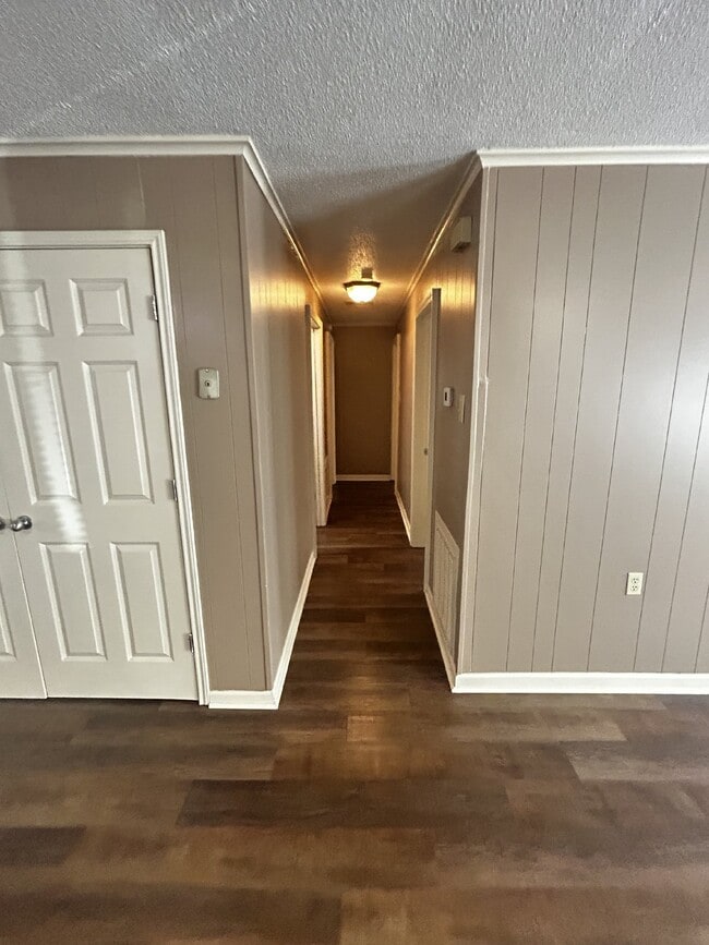 Building Photo - 451 Mill St