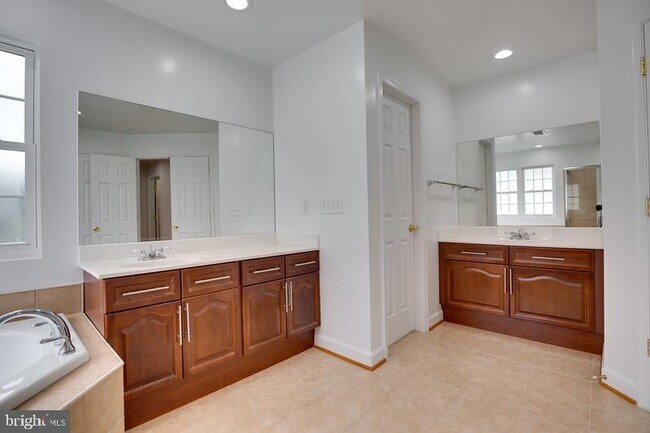 Building Photo - 13646 Sweet Woodruff Ln