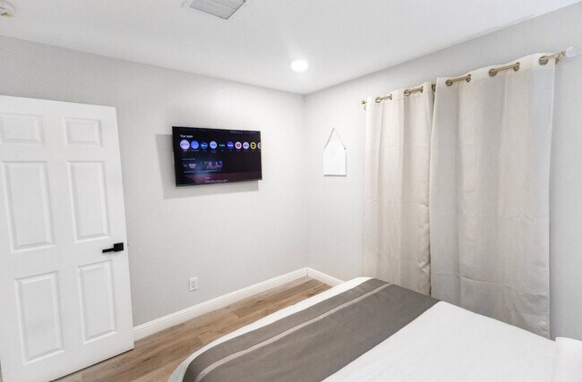 Building Photo - 451 E Lincoln Ave