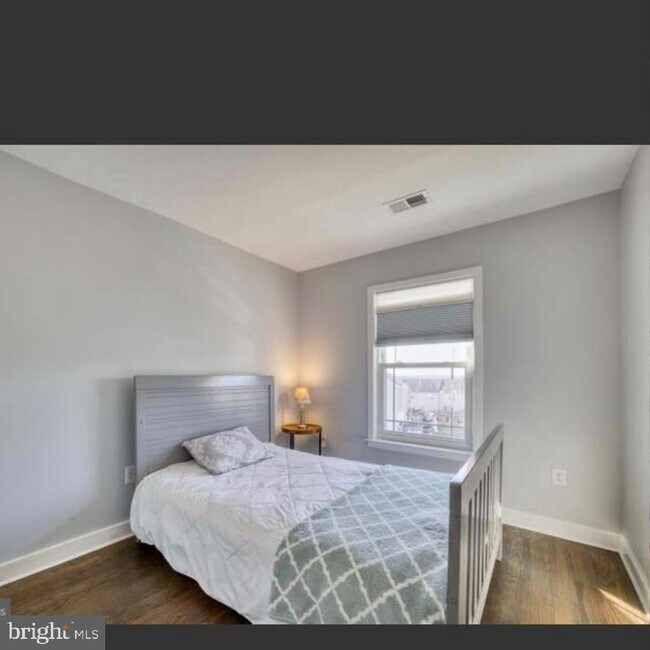 Building Photo - 540 Legrace Terrace NE