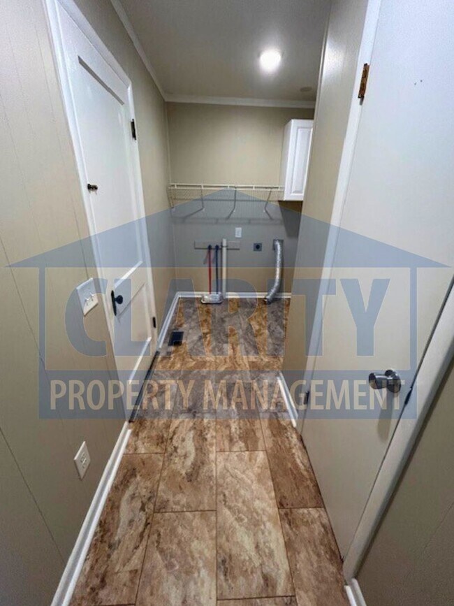 Building Photo - Three bedroom home in Downtown Cleveland!