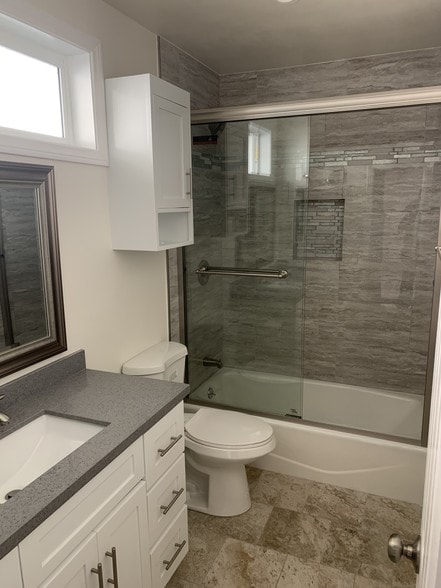 Custom bathroom - 508 Esplanade