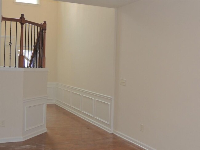 Building Photo - 2031 Fosco Dr NW