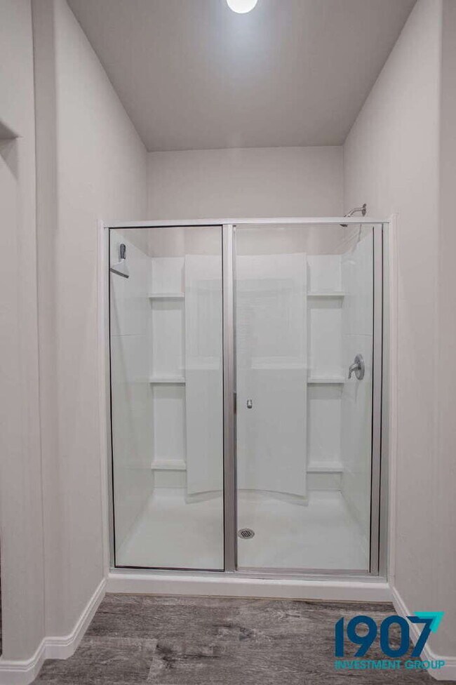 Building Photo - Stunning Modern 3-Bedroom Home in Newcastl...