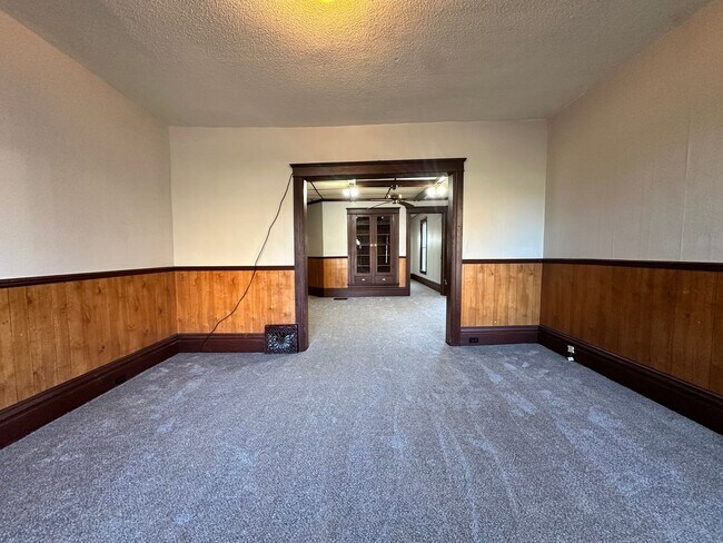 Building Photo - 98 E Van Buren St