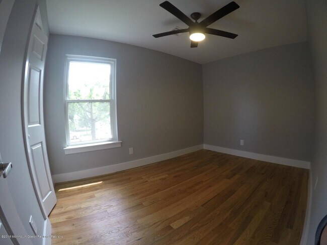 Building Photo - 517 Asbury Ave