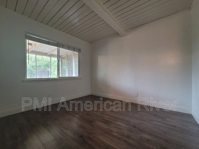 Building Photo - 6039 35th Ave