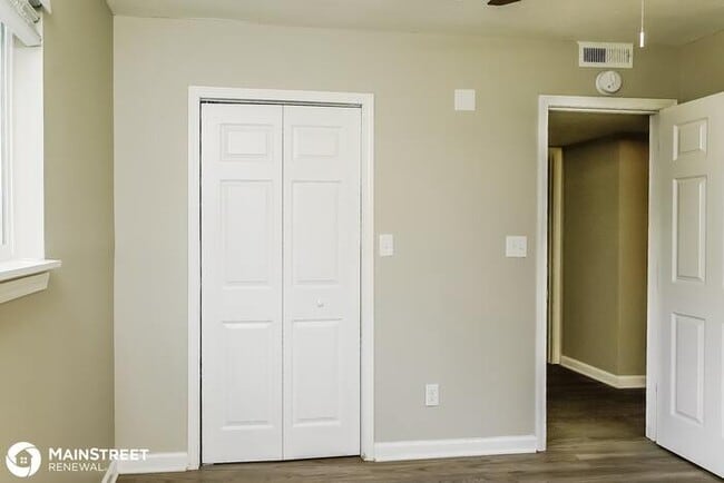 Building Photo - 3406 Remington Dr, Indianapolis, IN 46227