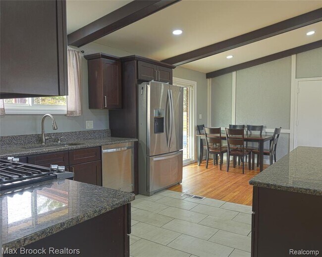 Building Photo - 23645 W Newell Cir