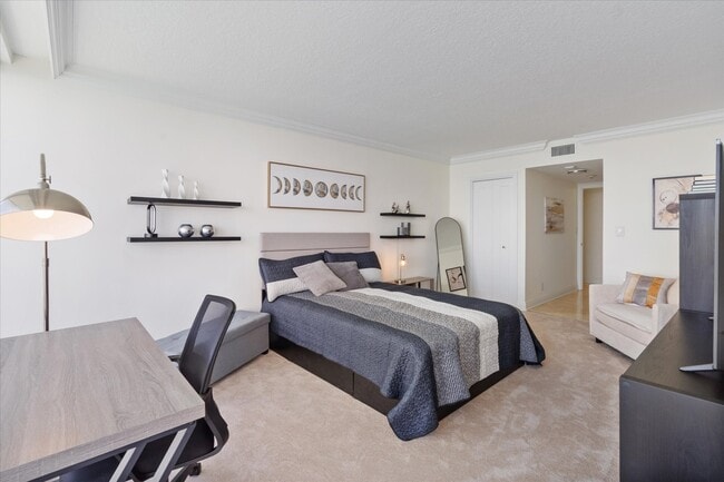 Building Photo - 2200 S Ocean Ln