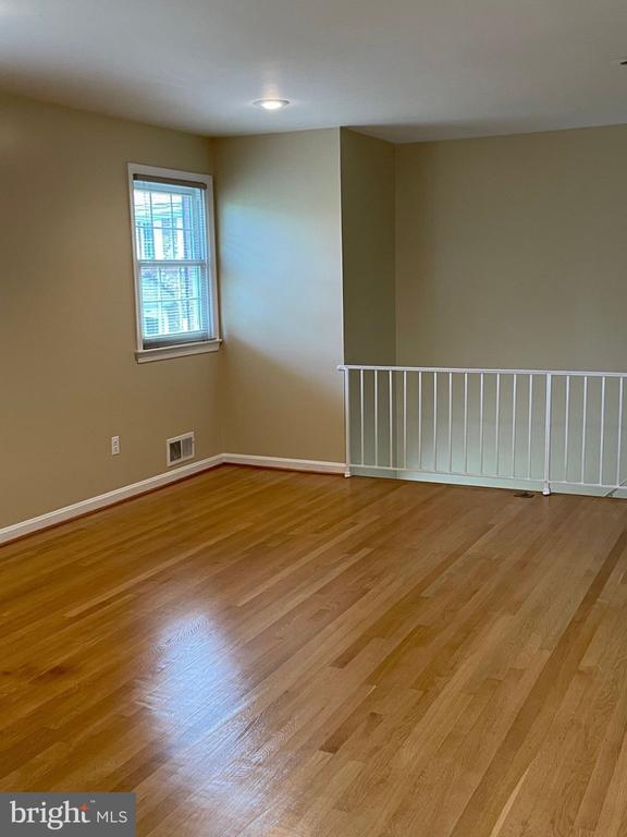 Building Photo - 1040 Warbler Pl