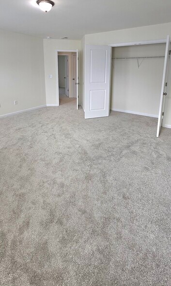 Building Photo - 401 Bear Tree Ct
