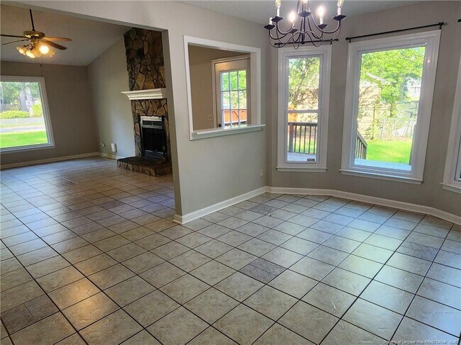 Building Photo - 909 Bramblewood Ct