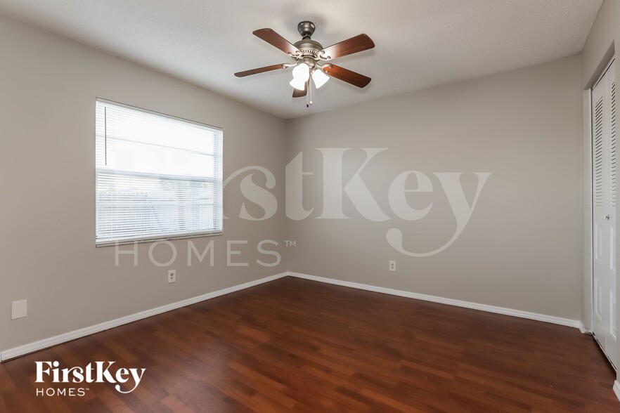 Building Photo - 924 Axlewood Cir