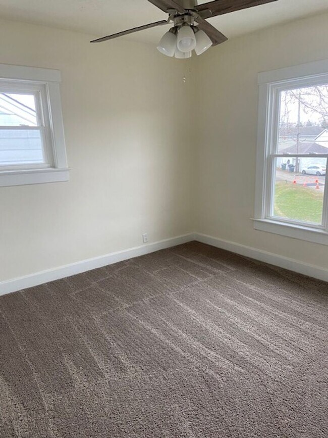 Building Photo - 3 Bedroom, 2 Bath w/Full Finished Basement and Lots of Charm