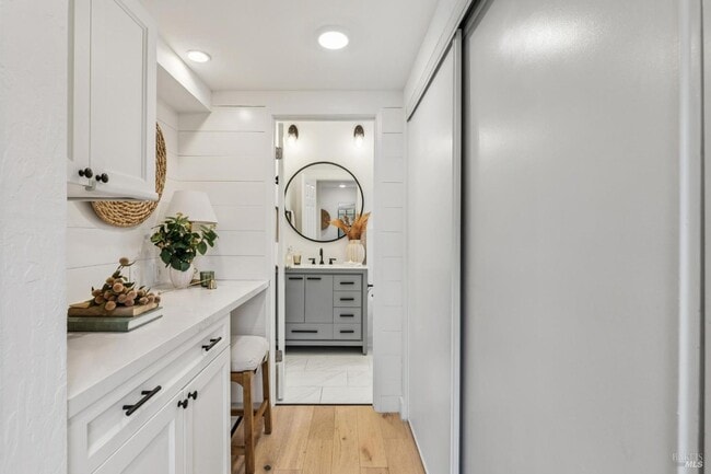 Building Photo - 93 Ashford Ave