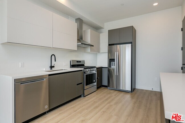 Building Photo - 3833 Dunn Dr