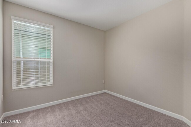 Building Photo - 2035 E Northwood Dr