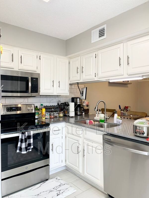 Building Photo - 2623 Piedras Dr