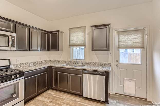 Building Photo - 4950 Hallies Gdn