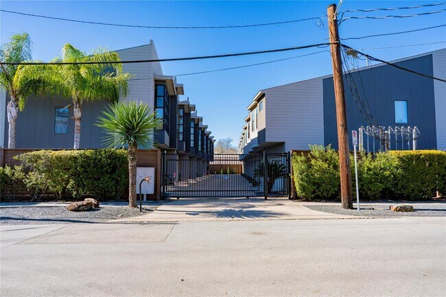 Building Photo - 1037 Bonner St