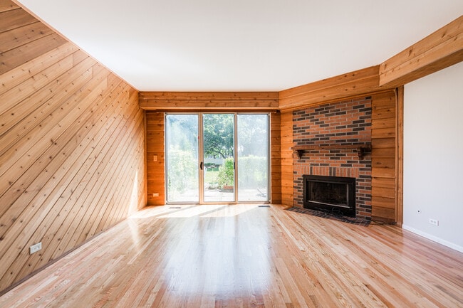 Building Photo - 1217 Cranbrook Dr